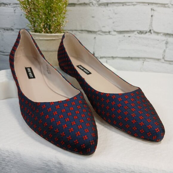 WOMENS NINE WEST SPEAK UP FLATS, NAVY WITH RED DOTS, SIZE 9 - Picture 7 of 9